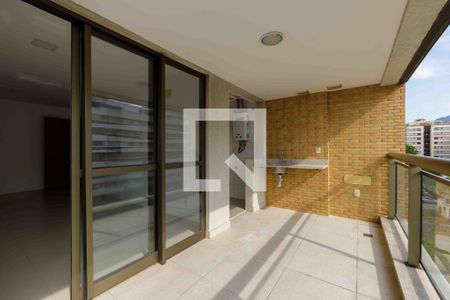 Apartamento à venda com 84m², 3 quartos e 1 vaga Apartamento à venda com 84m², 3 quartos e 1 vagaVaranda