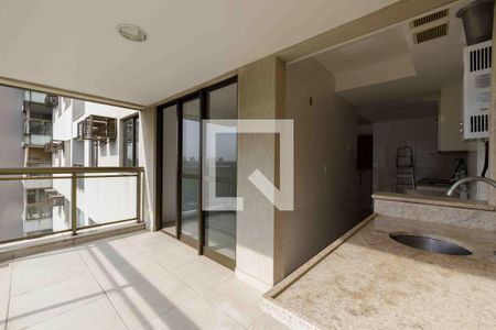 Apartamento à venda com 84m², 3 quartos e 1 vaga Apartamento à venda com 84m², 3 quartos e 1 vagaVaranda