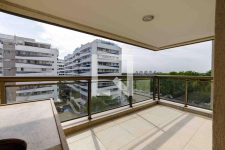 Apartamento à venda com 84m², 3 quartos e 1 vaga Apartamento à venda com 84m², 3 quartos e 1 vagaVaranda