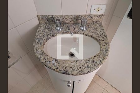 Apartamento à venda com 74m², 3 quartos e 1 vaga Apartamento à venda com 74m², 3 quartos e 1 vagaBanheiro