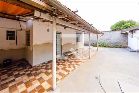 Casa à venda com 360m², 3 quartos e 3 vagas Casa à venda com 360m², 3 quartos e 3 vagasQuintal