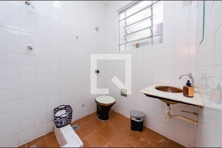 Casa à venda com 360m², 3 quartos e 3 vagas Casa à venda com 360m², 3 quartos e 3 vagasBanheiro
