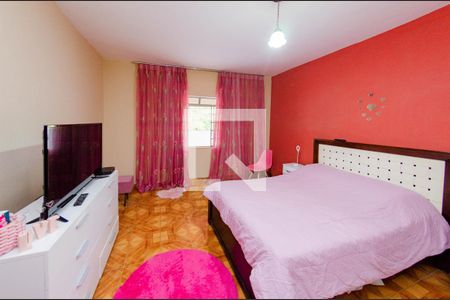 Casa à venda com 360m², 3 quartos e 3 vagas Casa à venda com 360m², 3 quartos e 3 vagasSuíte