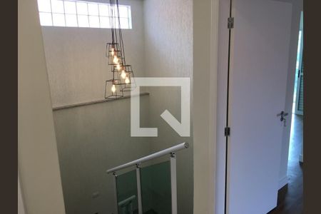 Casa à venda com 200m², 6 quartos e 4 vagasEscada