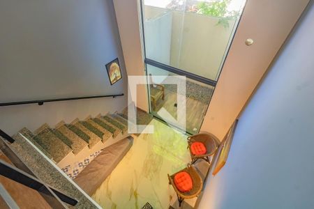 Apartamento para alugar com 45m², 1 quarto e sem vaga Apartamento para alugar com 45m², 1 quarto e sem vagaEscada