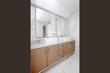 Apartamento à venda com 129m², 3 quartos e 2 vagasBanheiro Quarto 1 Suíte