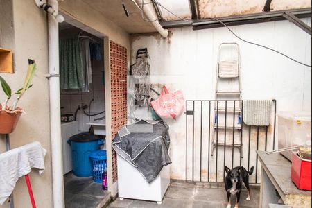 Casa à venda com 120m², 3 quartos e 2 vagas Casa à venda com 120m², 3 quartos e 2 vagasQuintal