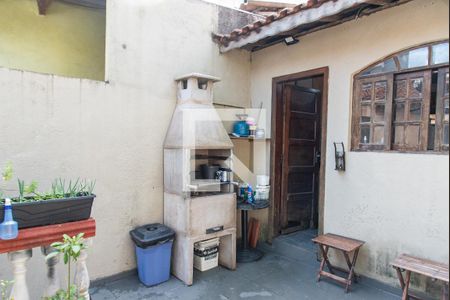 Casa à venda com 120m², 3 quartos e 2 vagas Casa à venda com 120m², 3 quartos e 2 vagasTerraço