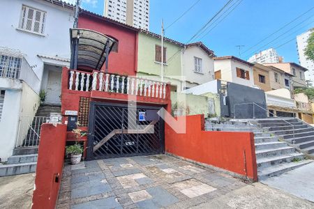 Casa à venda com 120m², 3 quartos e 2 vagas Casa à venda com 120m², 3 quartos e 2 vagasFachada