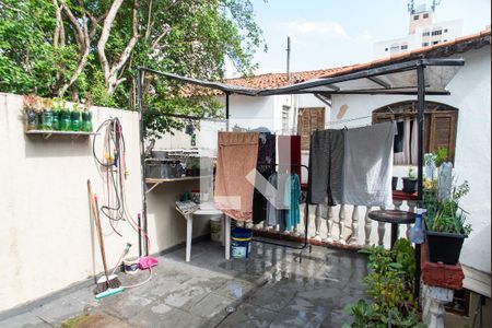 Casa à venda com 120m², 3 quartos e 2 vagas Casa à venda com 120m², 3 quartos e 2 vagasTerraço