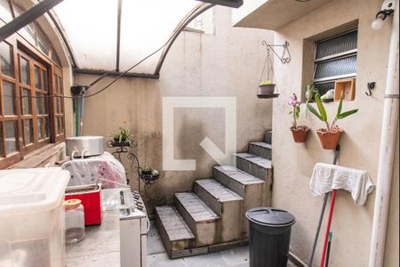 Casa à venda com 120m², 3 quartos e 2 vagas Casa à venda com 120m², 3 quartos e 2 vagasQuintal