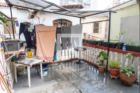 Casa à venda com 120m², 3 quartos e 2 vagas Casa à venda com 120m², 3 quartos e 2 vagasTerraço