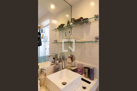 Banheiro social de apartamento à venda com 2 quartos, 71m² em Leblon, Rio de Janeiro