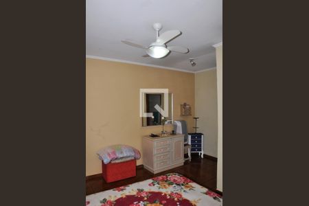 Casa à venda com 347m², 3 quartos e 2 vagasDetalhe - Quarto 01 com Suíte