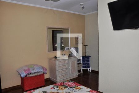 Casa à venda com 347m², 3 quartos e 2 vagasDetalhe - Quarto 01 com Suíte