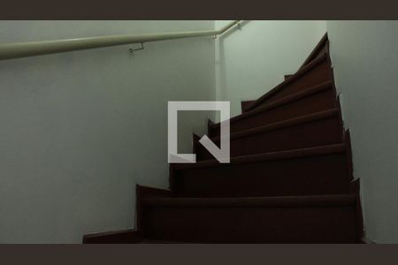 Casa à venda com 120m², 3 quartos e 2 vagasEscada