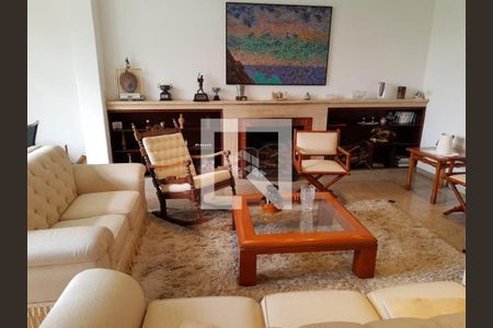 Casa à venda com 520m², 5 quartos e 5 vagas Casa à venda com 520m², 5 quartos e 5 vagasFoto 02