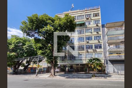 Apartamento para alugar com 75m², 2 quartos e 1 vaga Apartamento para alugar com 75m², 2 quartos e 1 vagaFachada e portaria