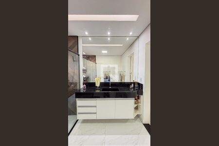 Casa à venda com 386m², 3 quartos e 8 vagasBanheiro da Suíte 1