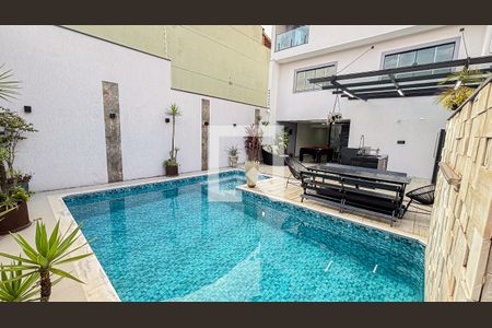 Casa à venda com 386m², 3 quartos e 8 vagasPiscina