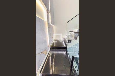 Casa à venda com 386m², 3 quartos e 8 vagasEscada