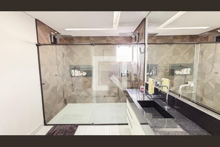 Casa à venda com 386m², 3 quartos e 8 vagasBanheiro da Suíte 1