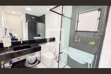 Casa à venda com 386m², 3 quartos e 8 vagasBanheiro da Suíte 2