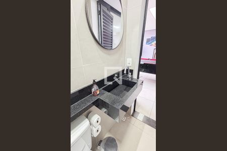 Casa à venda com 386m², 3 quartos e 8 vagasBanheiro - Quintal