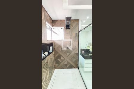 Casa à venda com 386m², 3 quartos e 8 vagasBanheiro da Suíte 1