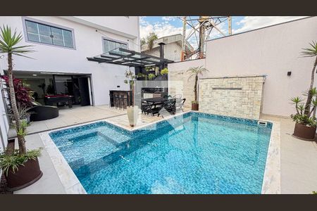 Casa à venda com 386m², 3 quartos e 8 vagasPiscina