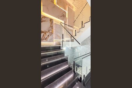 Casa à venda com 386m², 3 quartos e 8 vagasEscada