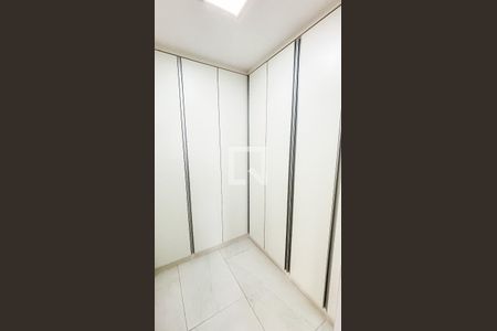 Casa à venda com 386m², 3 quartos e 8 vagasCloset Suite 1