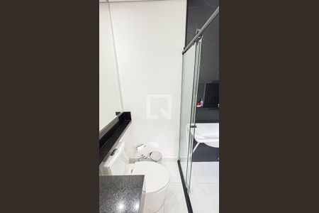 Casa à venda com 386m², 3 quartos e 8 vagasBanheiro da Suíte 2