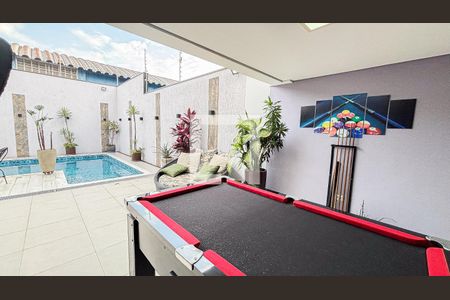 Casa à venda com 386m², 3 quartos e 8 vagasQuintal