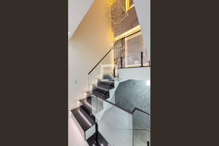 Casa à venda com 386m², 3 quartos e 8 vagasEscada