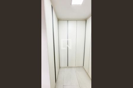 Casa à venda com 386m², 3 quartos e 8 vagasCloset Suite 1