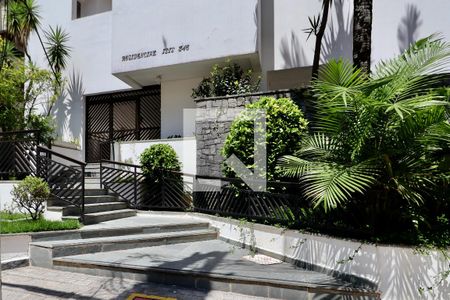 Apartamento para alugar com 425m², 5 quartos e 3 vagas Apartamento para alugar com 425m², 5 quartos e 3 vagasFachada