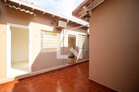 Casa à venda com 152m², 4 quartos e 5 vagas Casa à venda com 152m², 4 quartos e 5 vagasQuintal