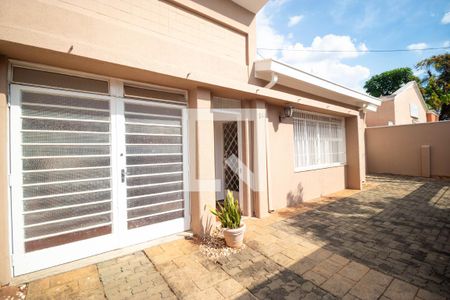 Casa à venda com 152m², 4 quartos e 5 vagas Casa à venda com 152m², 4 quartos e 5 vagasGaragem