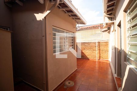 Casa à venda com 152m², 4 quartos e 5 vagas Casa à venda com 152m², 4 quartos e 5 vagasQuintal