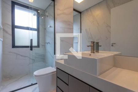 Casa de condomínio à venda com 376m², 4 quartos e 4 vagas Casa de condomínio à venda com 376m², 4 quartos e 4 vagasBanheiro