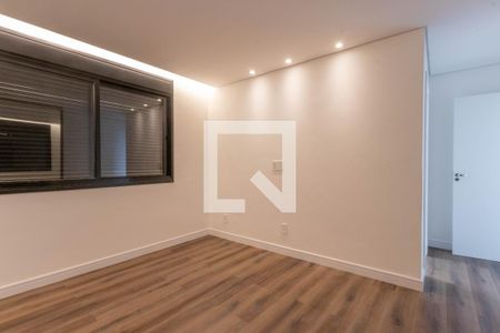 Casa de condomínio à venda com 376m², 4 quartos e 4 vagas Casa de condomínio à venda com 376m², 4 quartos e 4 vagasSuíte 4