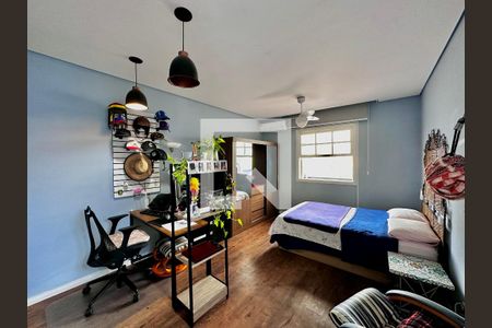 Casa à venda com 254m², 5 quartos e 2 vagasSuíte 2 fundos