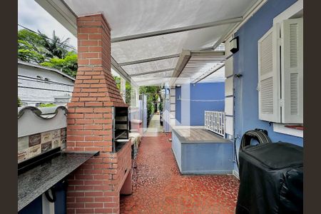 Casa à venda com 254m², 5 quartos e 2 vagasChurrasqueira