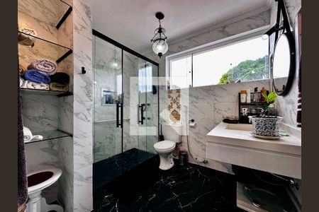 Casa à venda com 254m², 5 quartos e 2 vagasBanheiro Suíte 1