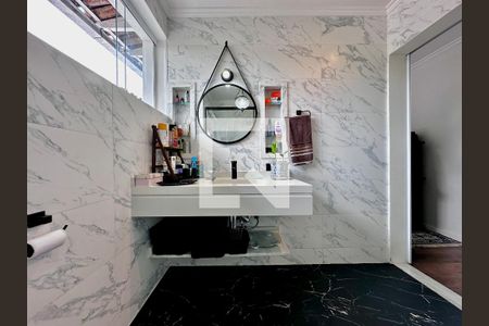 Casa à venda com 254m², 5 quartos e 2 vagasBanheiro Suíte 1