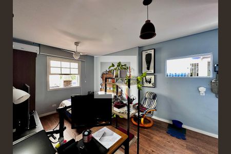 Casa à venda com 254m², 5 quartos e 2 vagasSuíte 2 fundos