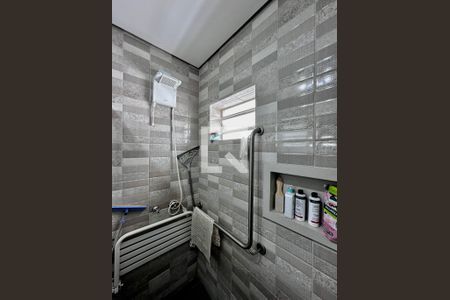 Casa à venda com 254m², 5 quartos e 2 vagasBanheiro Suíte 2 fundos