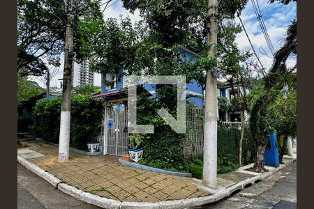 Casa à venda com 254m², 5 quartos e 2 vagasFachada