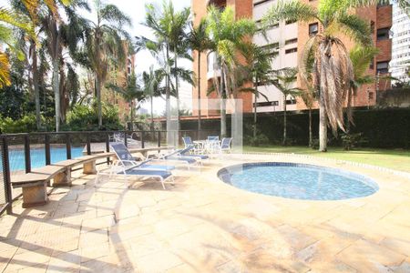 Apartamento à venda com 198m², 4 quartos e 3 vagasÁrea comum - Piscina